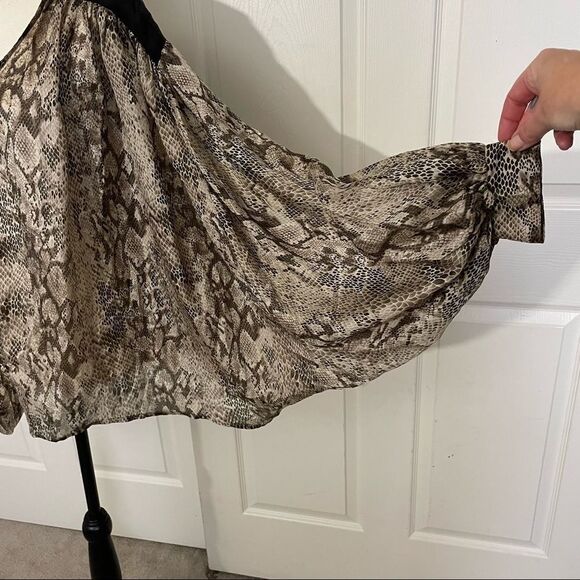 Aryn K Snake Print 100% Silk Batwing Sleeve Button Down V-Neck Blouse Top, M - Picture 3 of 12